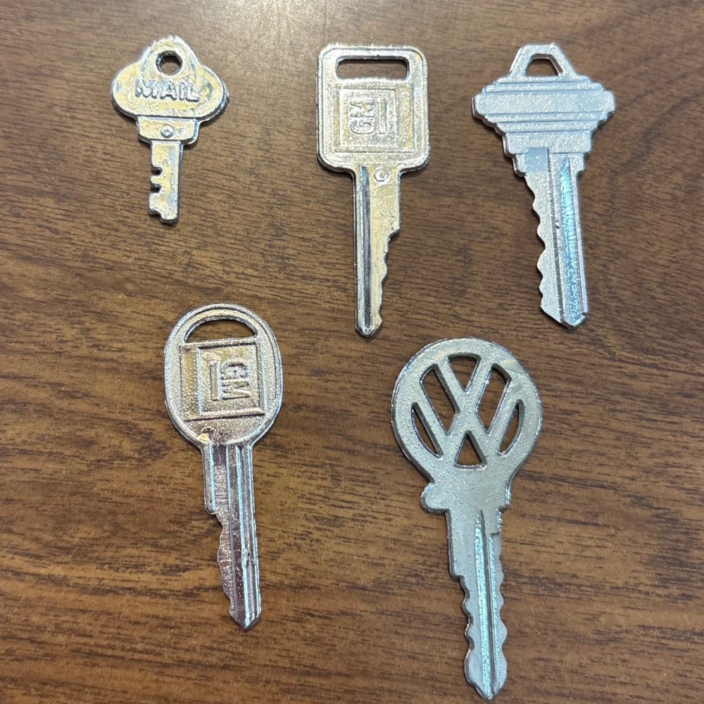Plastic GM Volkswagen Mail Keys Set of 5 Automotive Crafts Kids Imaginary Play